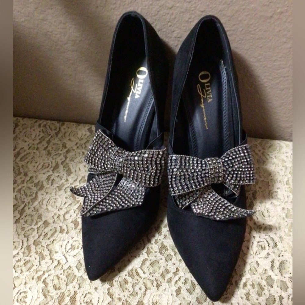 NEW IN THE BOX OLIVIA FARGIANO SUEDE BLACK HEELS